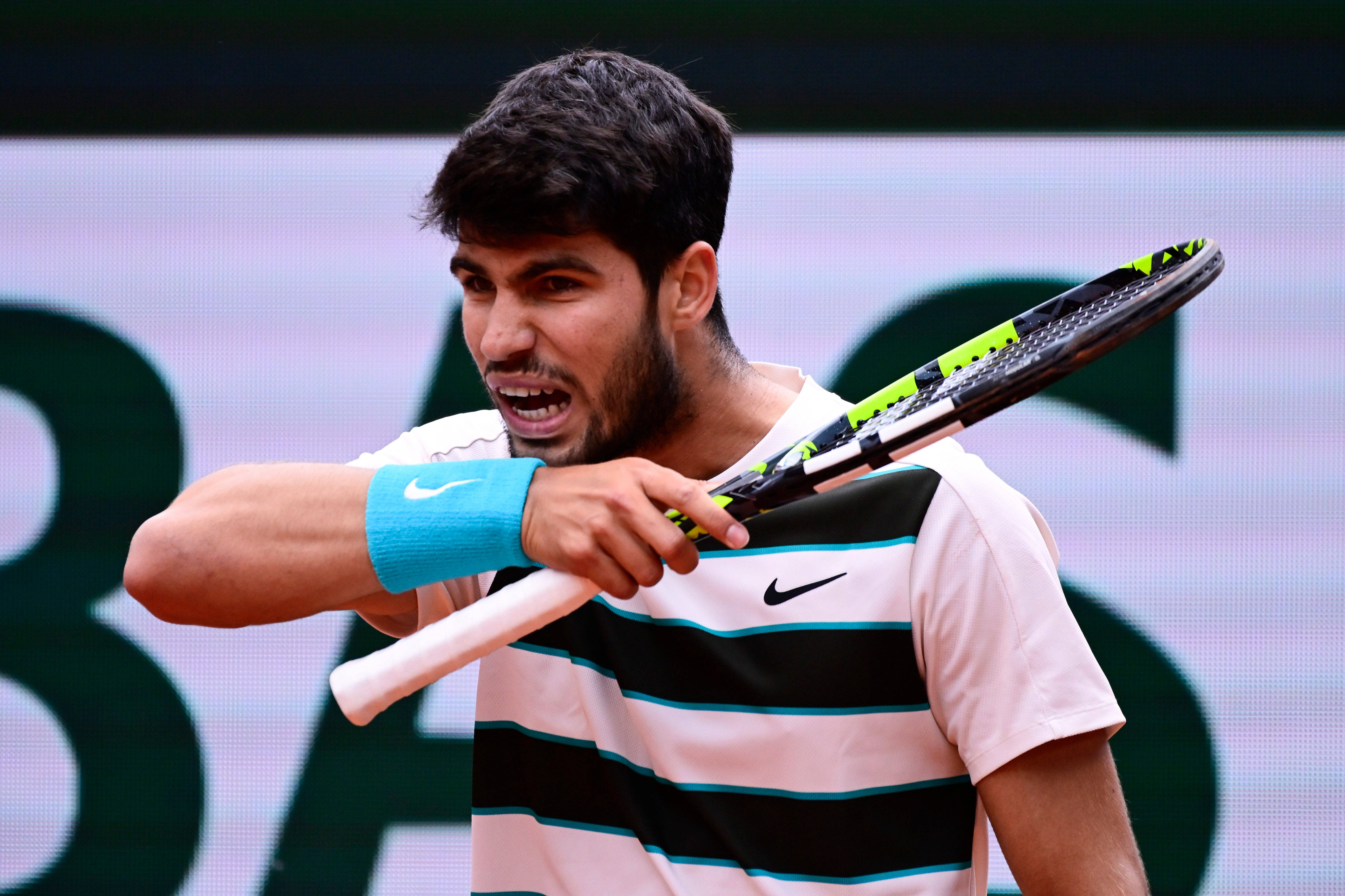 关于美国网球队碾压世界网球队，阿尔卡拉斯打破历史纪录的信息