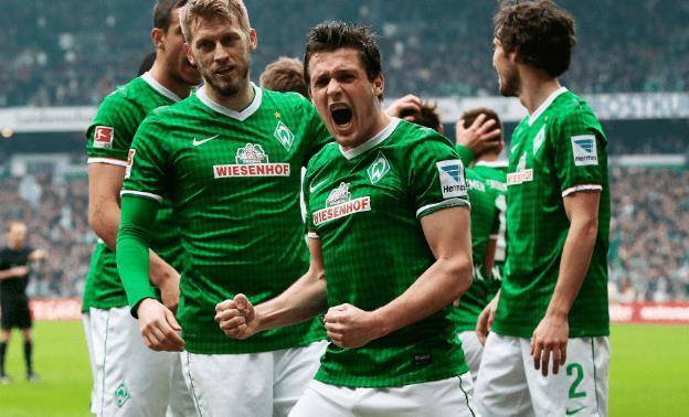 胜利者多特蒙德队员们紧密合作，战胜了强劲对手的简单介绍