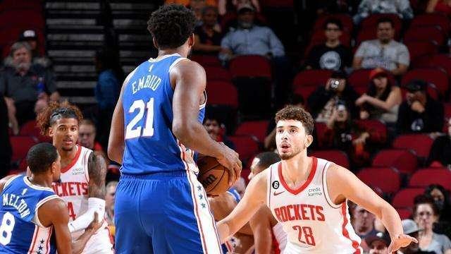 胜利者多特蒙德队员们紧密合作，战胜了强劲对手的简单介绍