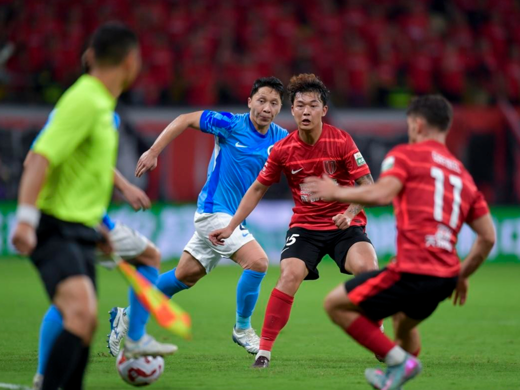 纷繁激烈比赛：胜者扬眉自信的简单介绍