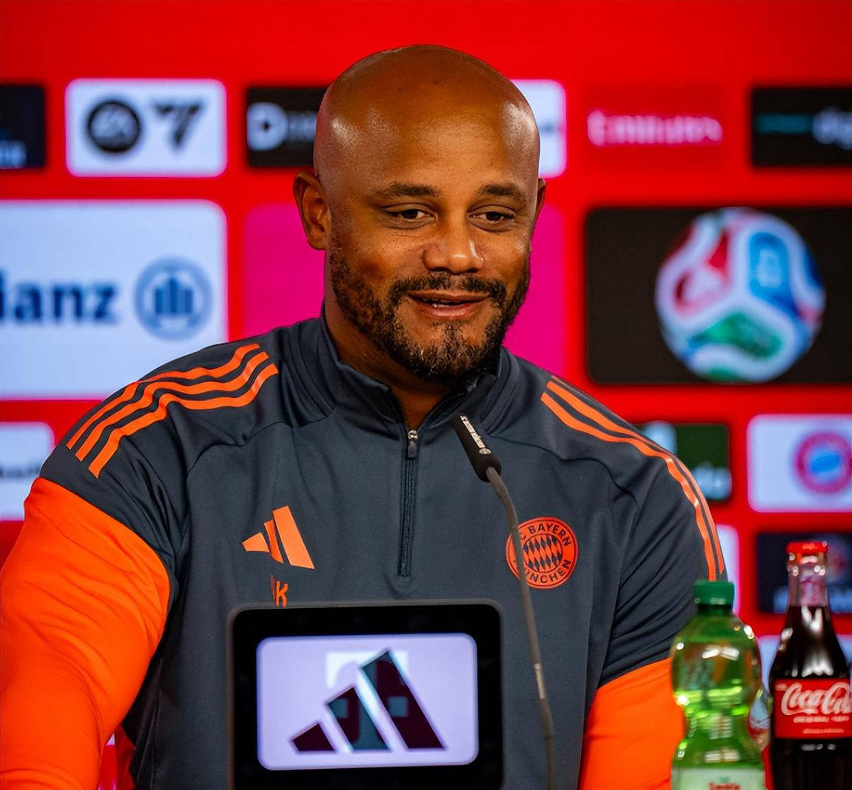 关于拜仁慕尼黑豪取连胜，夺得德国足球榜首的信息