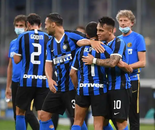 国米中场组织紧密，球队团队配合默契的简单介绍