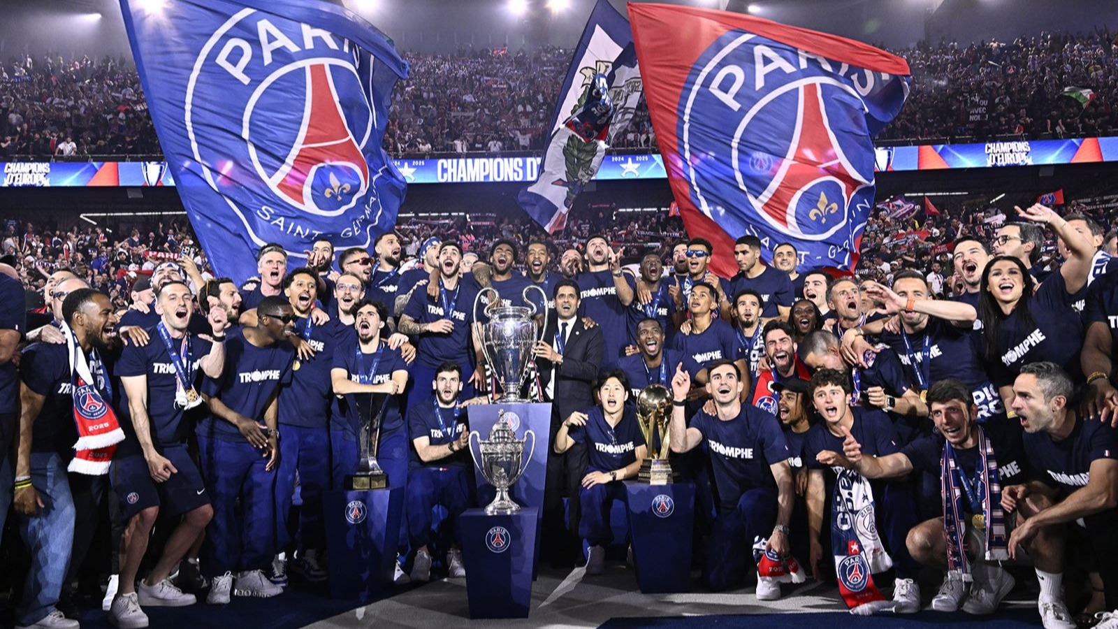 法国球队夺冠回顾，巴黎球迷热情庆祝胜利的简单介绍