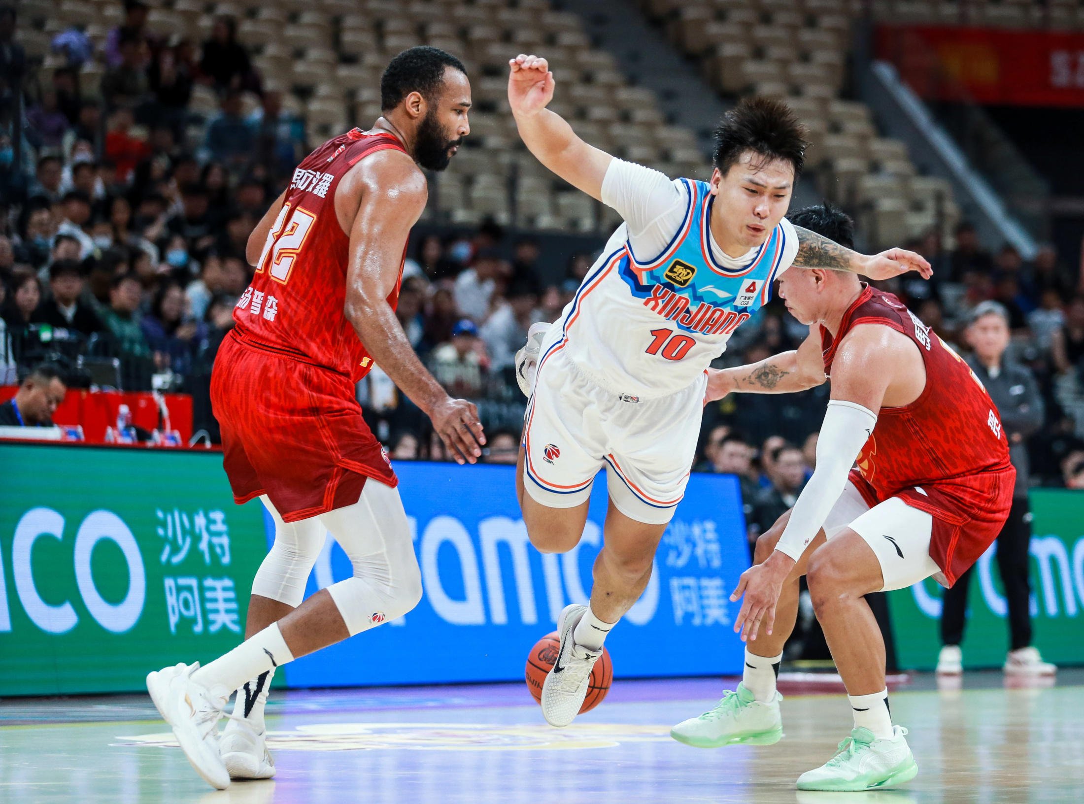 新疆男篮以微弱优势战胜辽宁队，积分榜上升至第五位的简单介绍