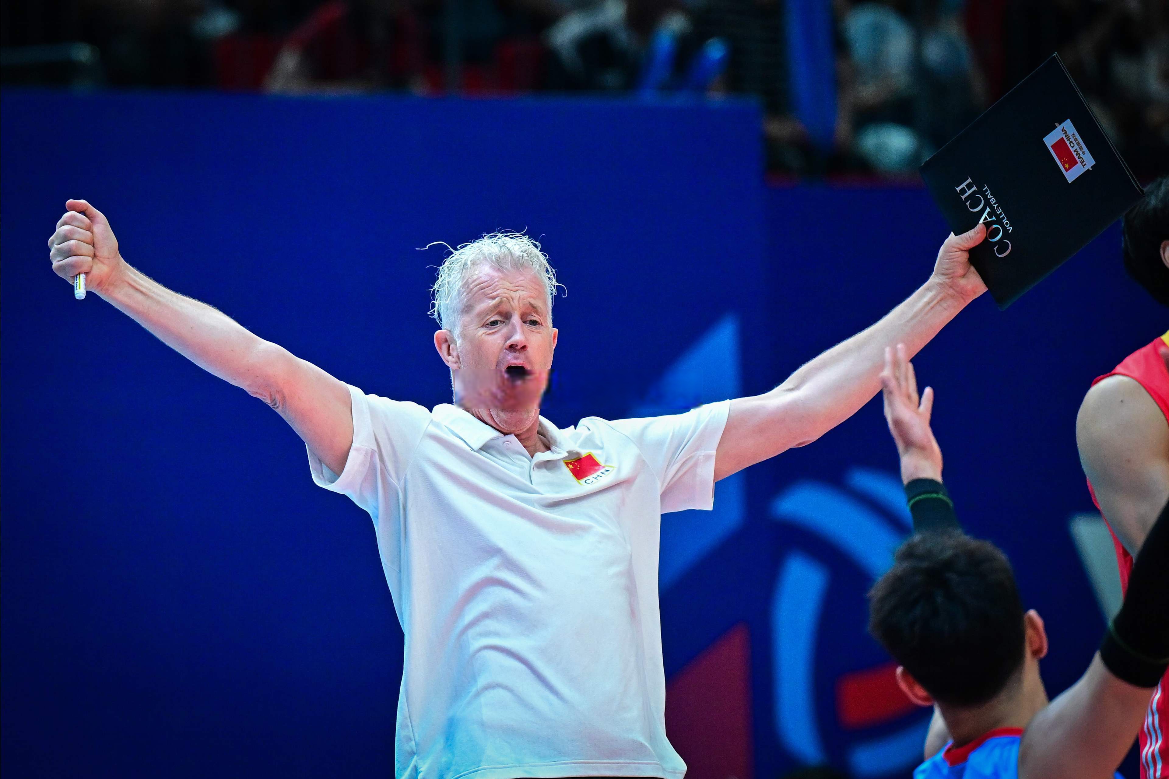 包含法国选手奋勇拼搏成功攀上领奖台的词条