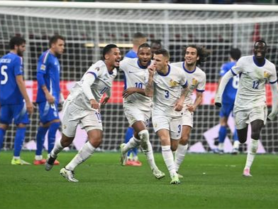 两支豪门球队在欧国联赛中展开激烈较量 两支豪门球队在欧国联赛中展开激烈较量