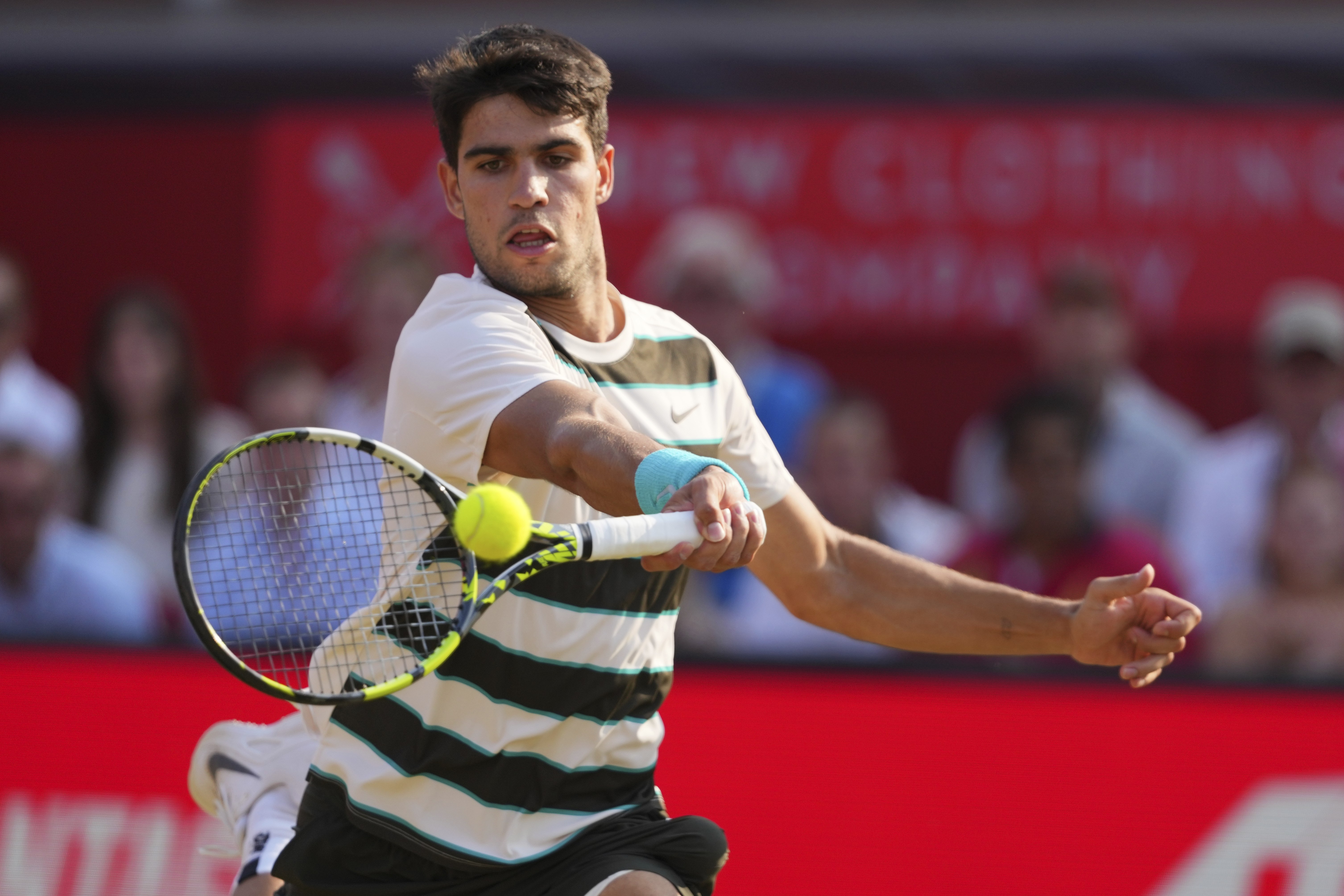 日本网球队绝地反击意大利网球队，阿尔卡拉斯送出助攻的简单介绍