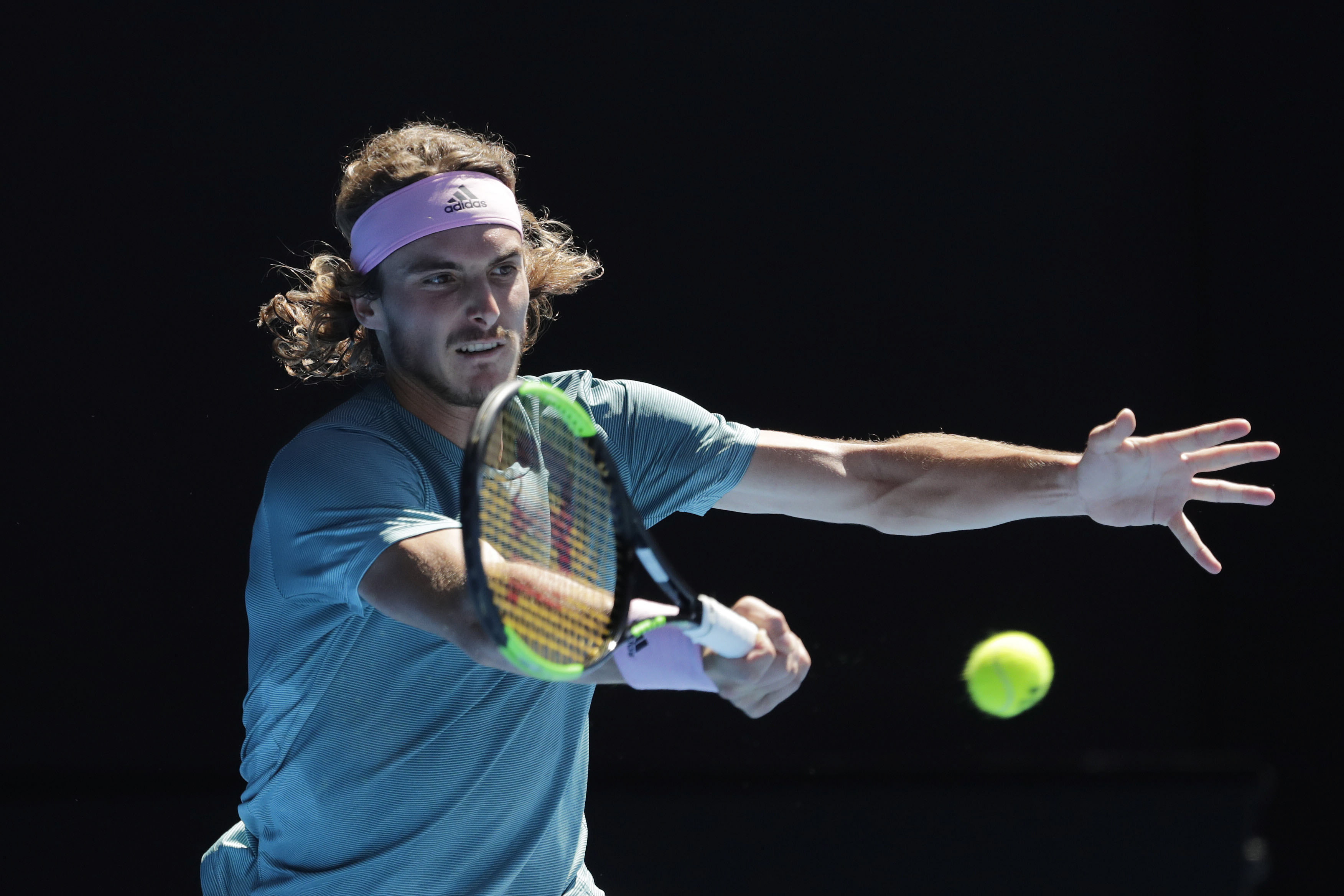 美国网球队完胜意大利网球队，西西帕斯爆发神勇的简单介绍