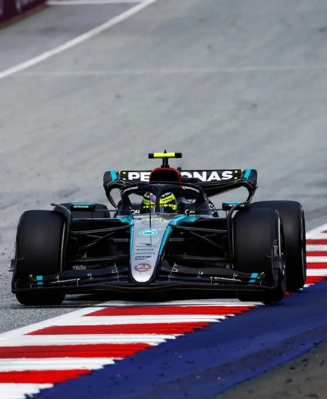 梅赛德斯完胜雷诺车队,拉塞尔状态火热的简单介绍 梅赛德斯完胜雷诺车队,拉塞尔状态火热的简单介绍