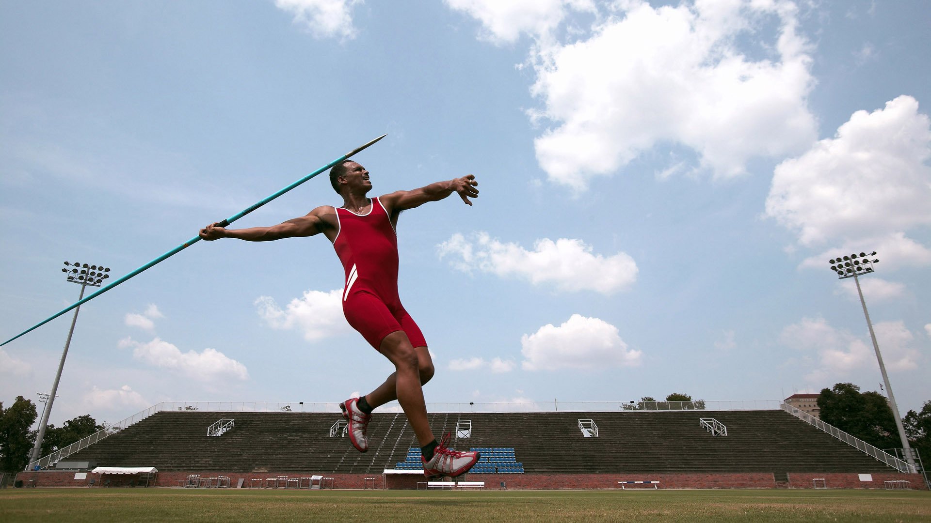弗拉霍维奇点燃赛场，当美国对阵葡萄牙的绿茵战火燃起