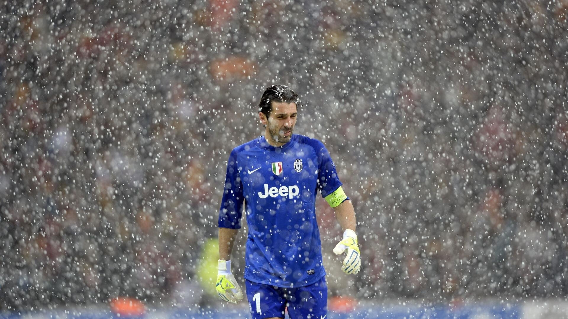 当蓝鹰掠过伯纳乌，卡塞米罗在欧冠之夜的无声宣言