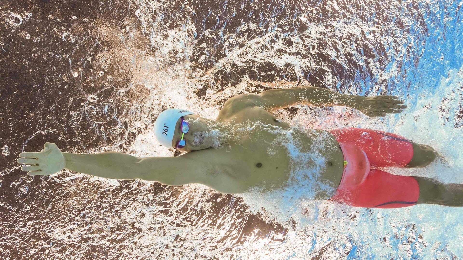 玻利维亚争冠战，末节莱万接管比赛，曼联式奇迹再现南美