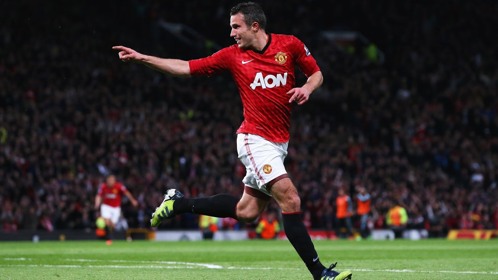 绿茵场与篮球馆的双重奏，德甲争冠焦点战与掘金打穿湖人的战术启示