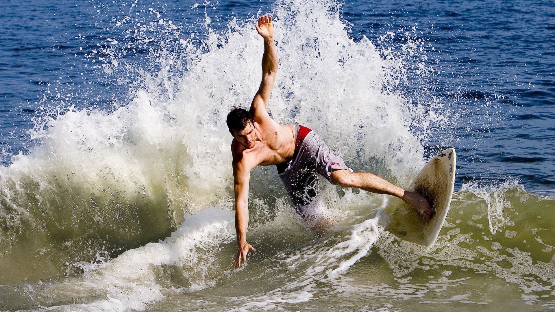 阿什拉夫闪电破门点燃赛场,拜仁终场绝杀险胜多特蒙德